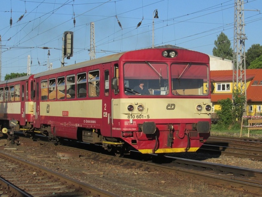 motorový vůz řady 810